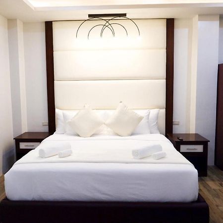 D And R Travellers Inn Naga  Dış mekan fotoğraf